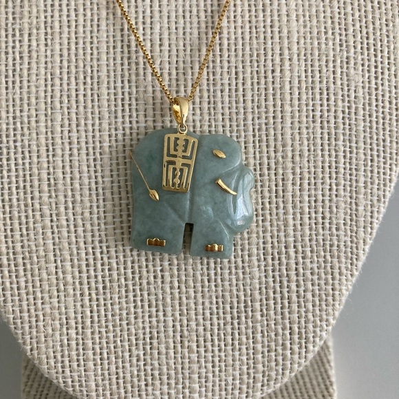 genuine jade carved elephant pendant 18in gold over sterling box chain - Picture 3 of 7